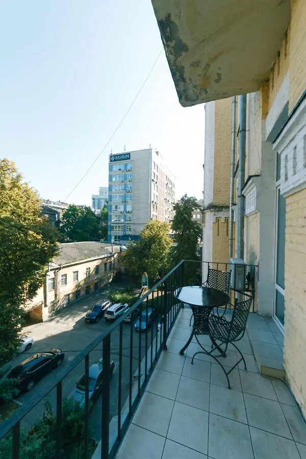 Музейний Провулок 4К Lägenhet Kiev